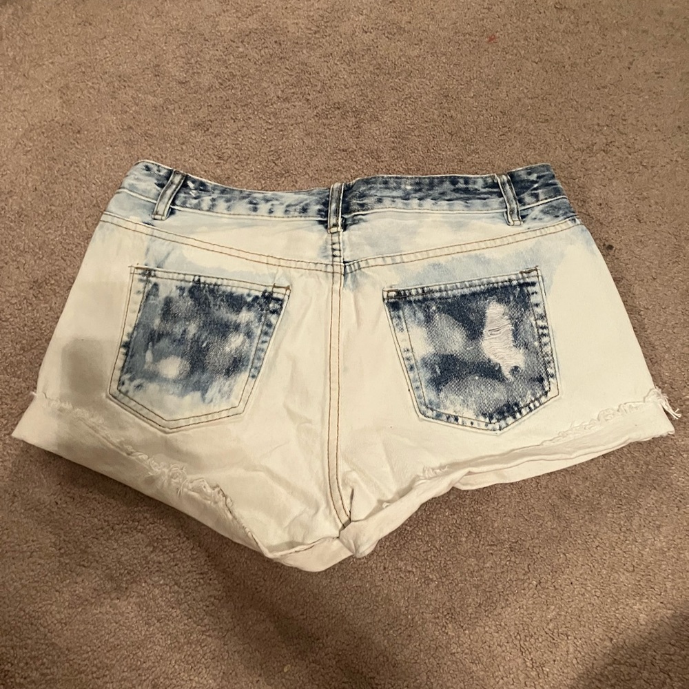 White Acid Wash Denim Shorts - Picture 2 of 4
